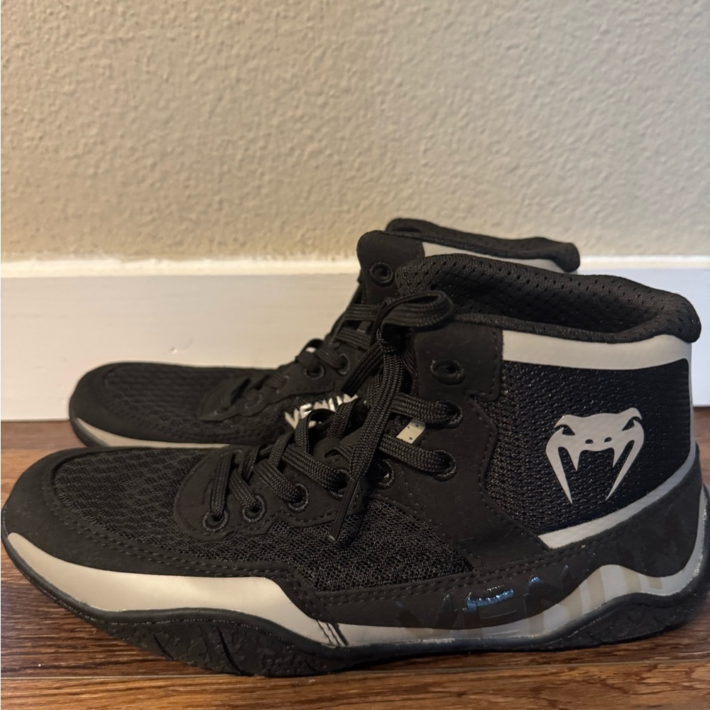 Unisex Venum Boxing/Wrestling shoes